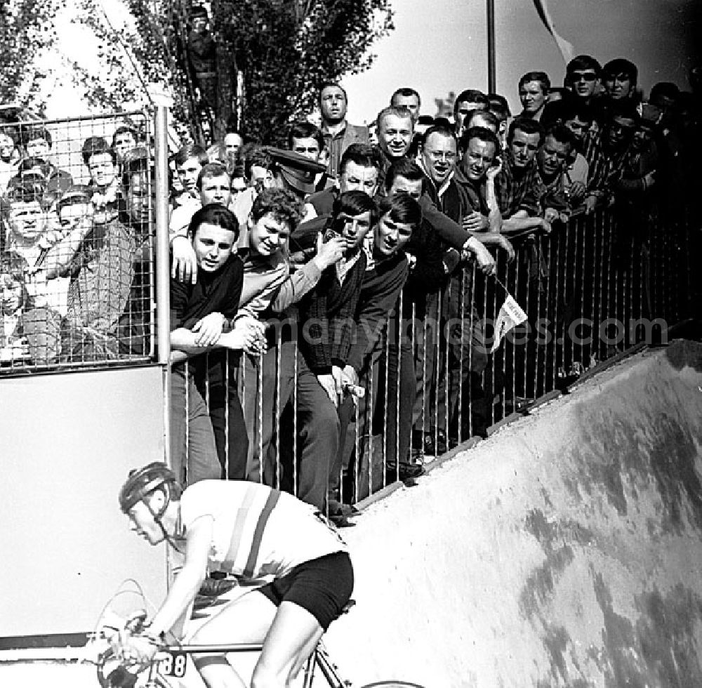 GDR photo archive: - 22.05.1967 13. Etappe Plzen-Usti n.Labem 17