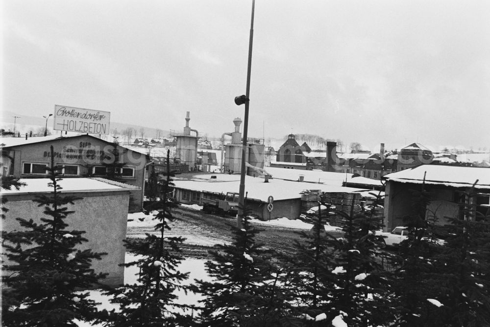 GDR image archive: Crottendorf - Factory view and manufacturing process in the StFB Schwarzenberg Bf.Plattenwerk in Crottendorf in the Ore Mountains in Germany