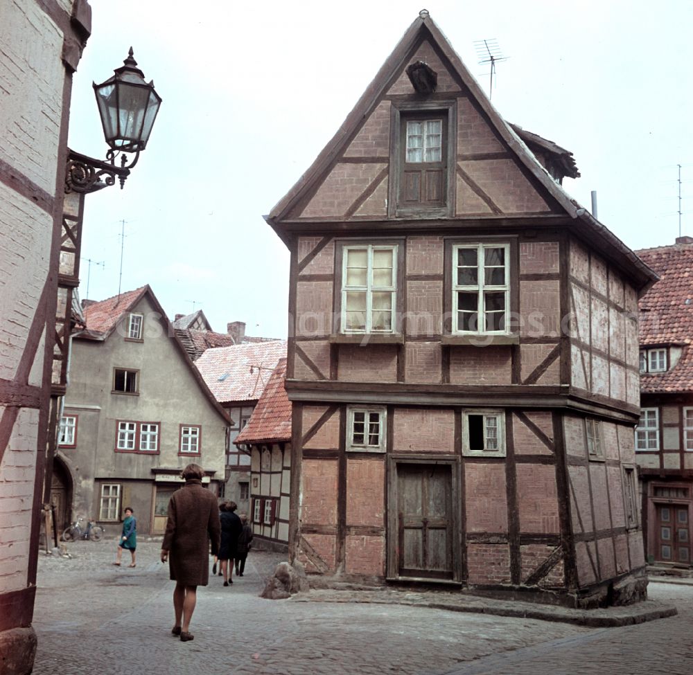 GDR picture archive: Quedlinburg - Half-timbered facade and building front south gable in the street Finkenherd in the city center of Quedlinburg, Saxony-Anhalt in the territory of the former GDR, German Democratic Republic