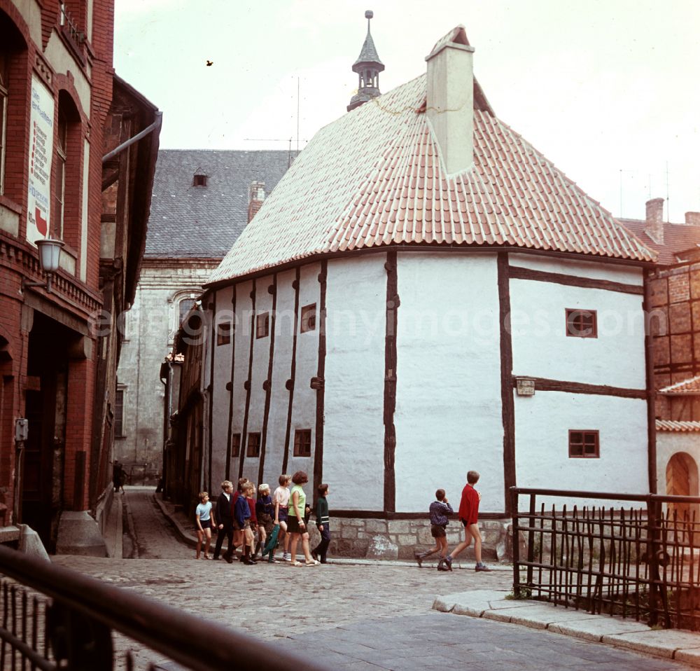 GDR image archive: Quedlinburg - Half-timbered museum in post and beam construction on Wordgasse street in Quedlinburg, Saxony-Anhalt in the area of the former GDR, German Democratic Republic