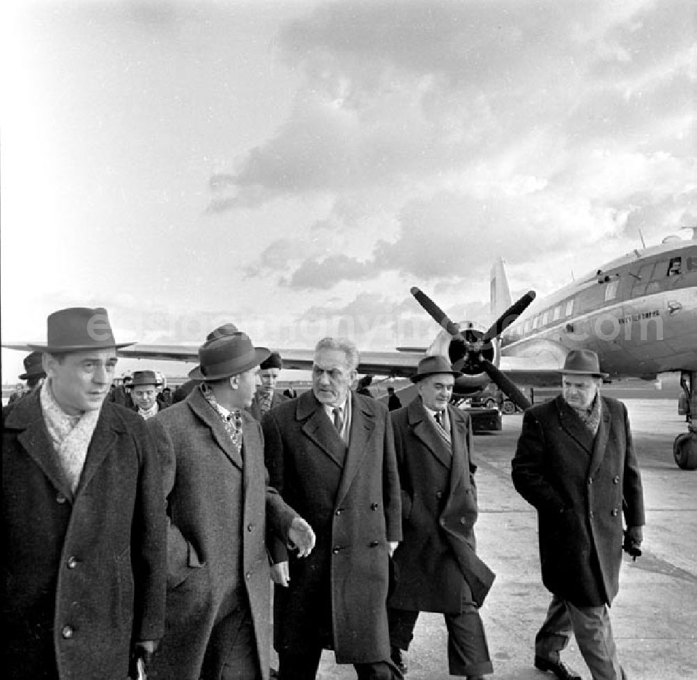 GDR image archive: Berlin - Februar 1964 Rückkehr der Regierungsdelegation aus Genf