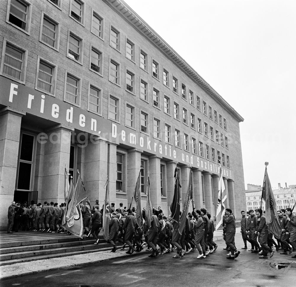 GDR image archive: Berlin - 19.04.1966 Festveranbstaltung zum 2