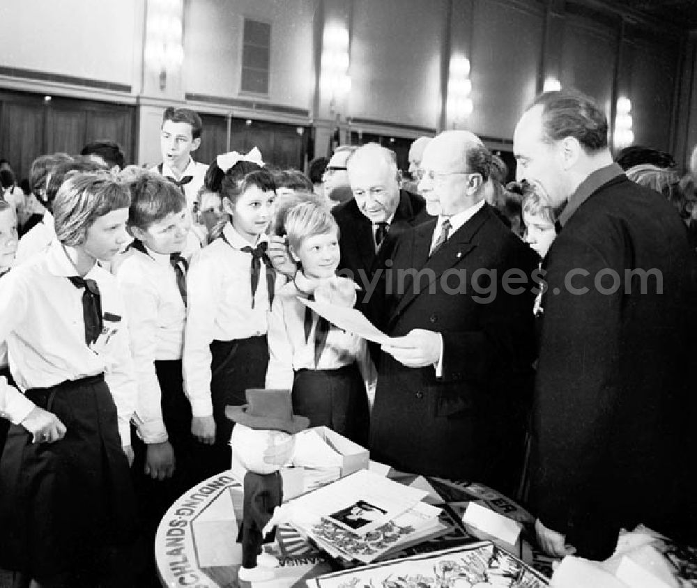 GDR image archive: Berlin - 19.04.1966 Festveranbstaltung zum 2