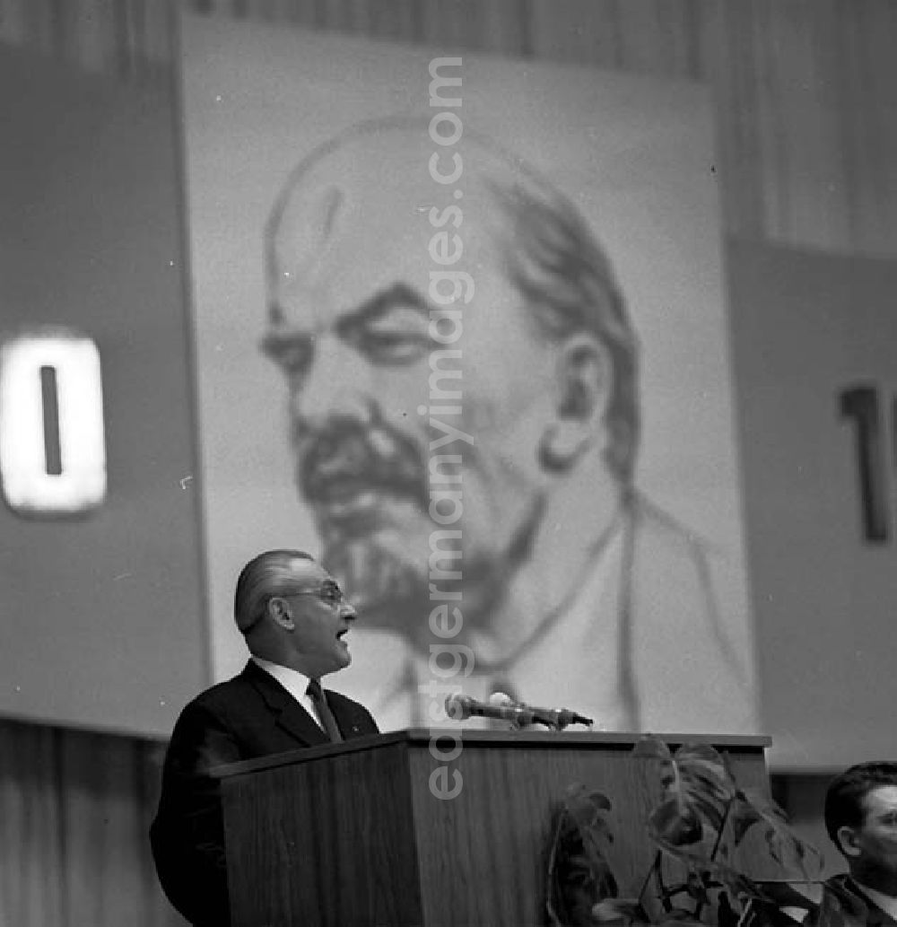 Berlin: Paul Verner als Redner auf der Festveranstaltung zum 99. Geburtstag Lenins.