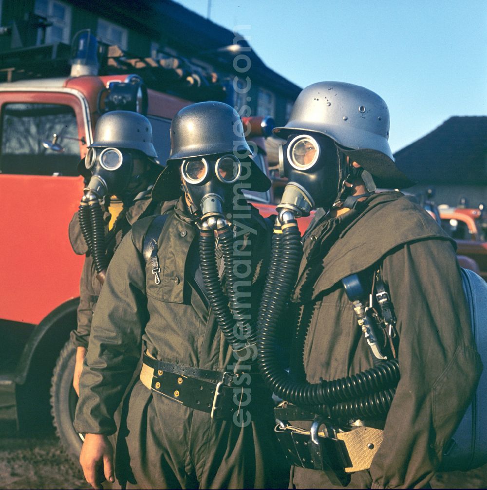 GDR photo archive: Berlin - Alarm call for firefighters at a fire station in Berlin Eastberlin on the territory of the former GDR, German Democratic Republic