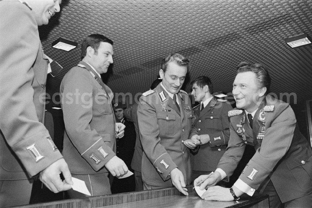 Dresden: Aviation cosmonaut Colonel Siegmund Jaehn at an autograph session in front of soldiers, non-commissioned officers, officers and generals as members of the NVA National People's Army at the delegates' conference in the Kulturpalast in the Altstadt district of Dresden, Saxony in the territory of the former GDR, German Democratic Republic