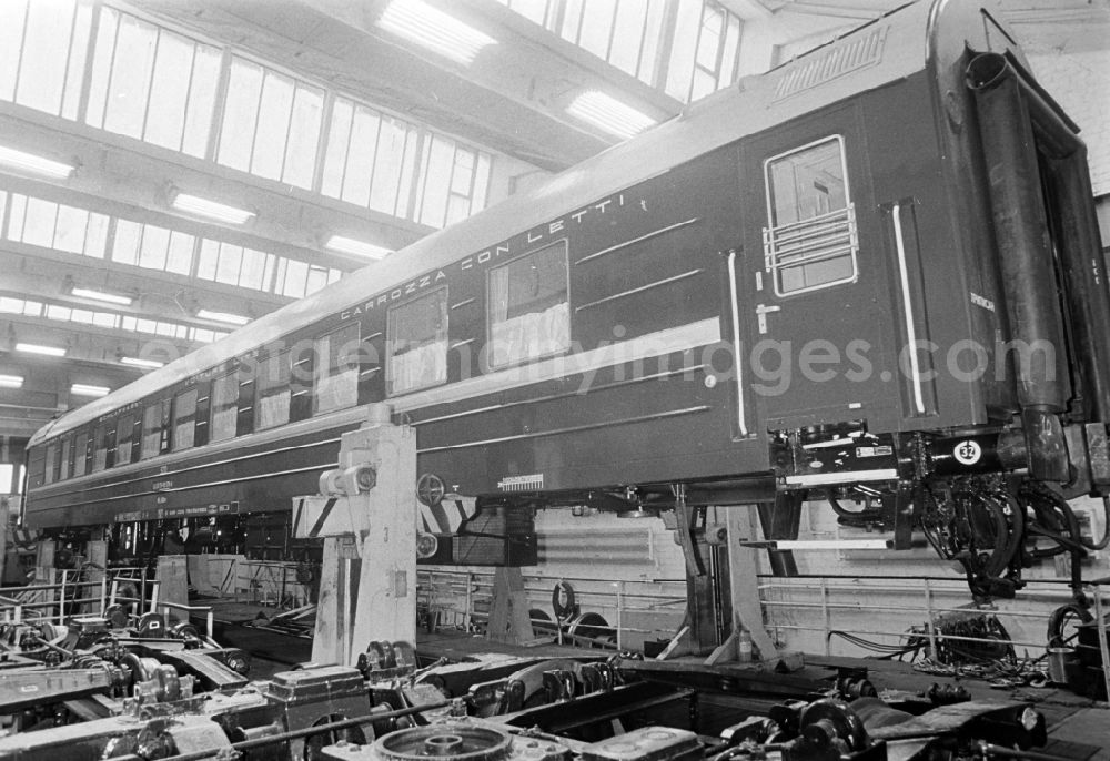 GDR image archive: Berlin - Workplace in the research facility Institut fuer Schienenfahrzeuge on street Adlergestell in the district Bohnsdorf in Berlin Eastberlin on the territory of the former GDR, German Democratic Republic