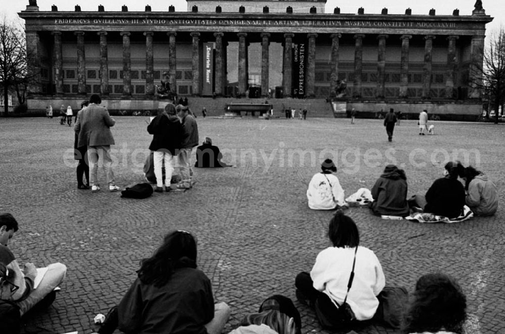 GDR picture archive: Berlin - In der Ausstellung Entartete Kunst 7.