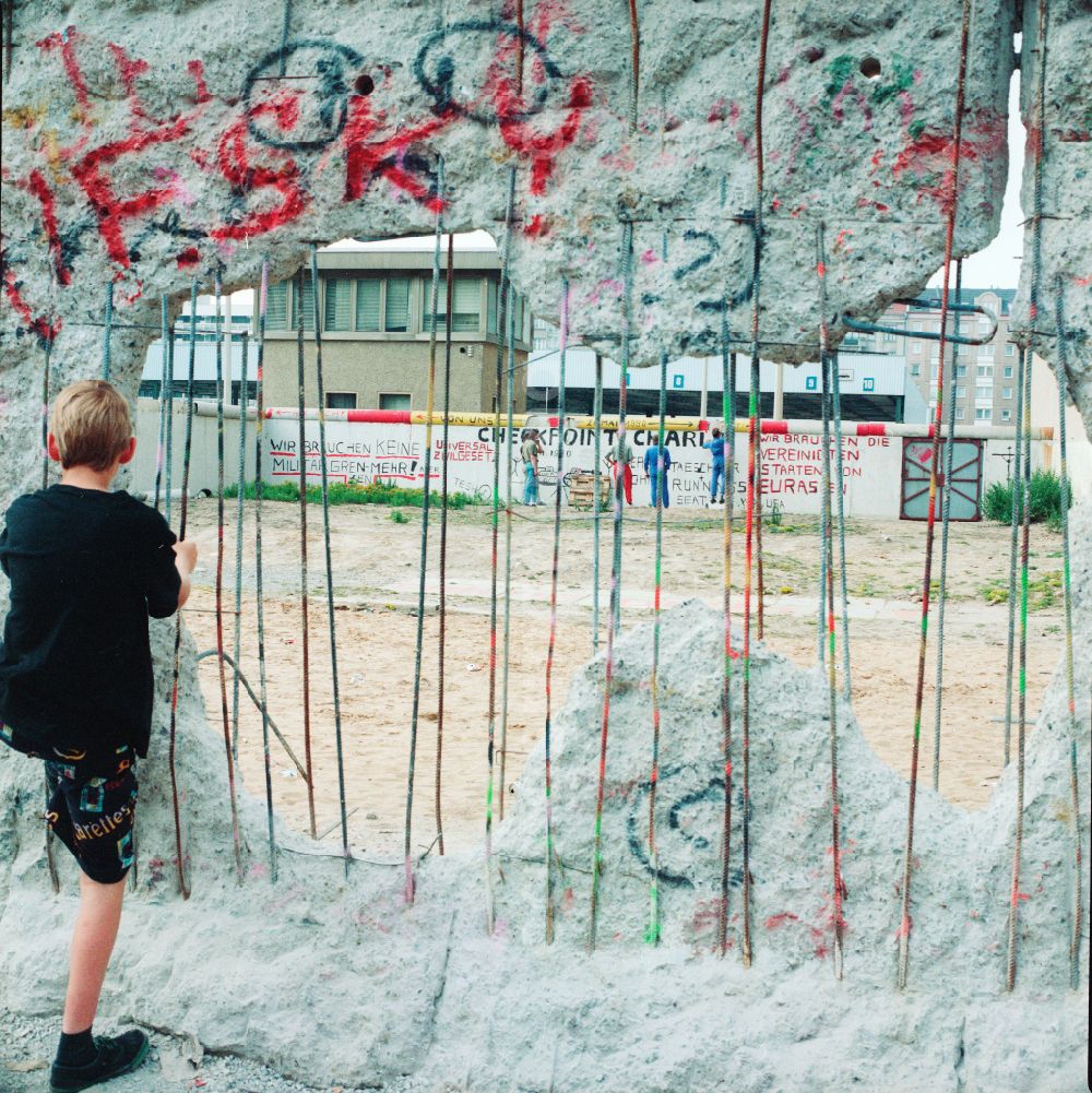 GDR image archive: Berlin - Fragments of the decaying border fortification and wall / security structure of the L-profile concrete wall in the former barrier strip of the state border in Berlin