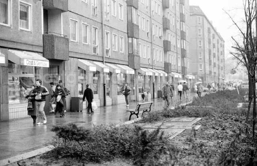 GDR image archive: Berlin - 18.12.1987 Frankfurter Allee, Anton-Saefkow-Platz Berlin