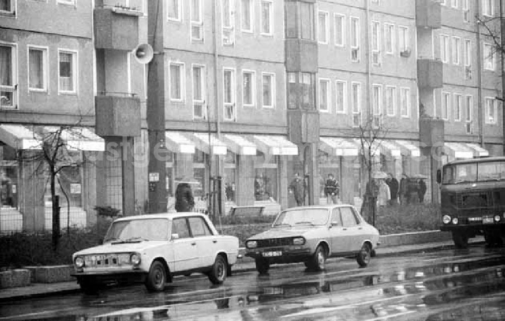 GDR photo archive: Berlin - 18.12.1987 Frankfurter Allee, Anton-Saefkow-Platz Berlin