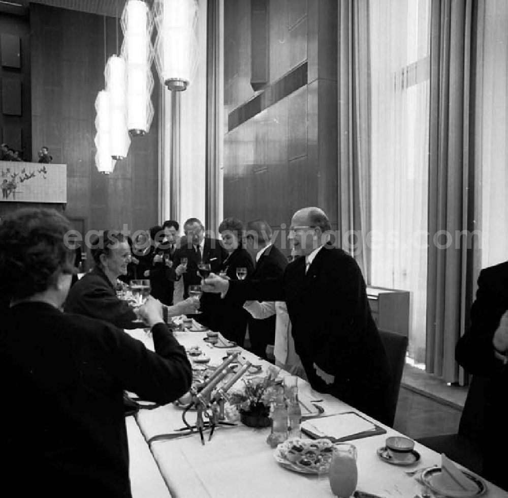 Berlin: Frauenempfang im Staatsrat mit Erich Honecker