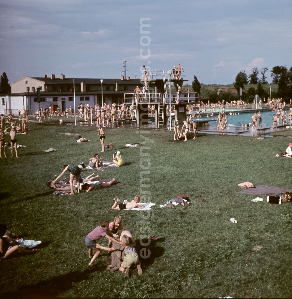 GDR photo archive: Berlin - Outdoor swimming pool with sunbathing lawn, swimming pool and diving tower on the street Sportpromenade in Berlin East Berlin in the territory of the former GDR, German Democratic Republic