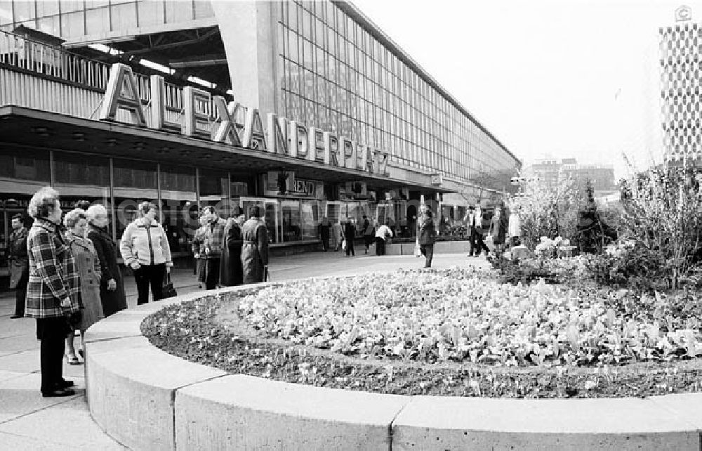 GDR photo archive: Alexanderplatz/ Berlin-Mitte - 22.