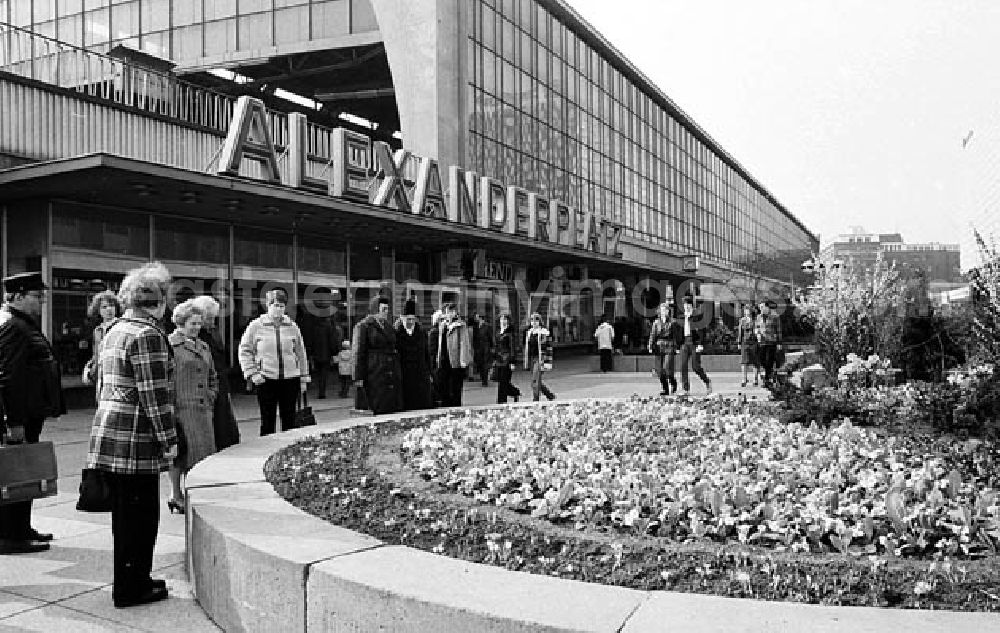 GDR photo archive: Alexanderplatz/ Berlin-Mitte - 22.