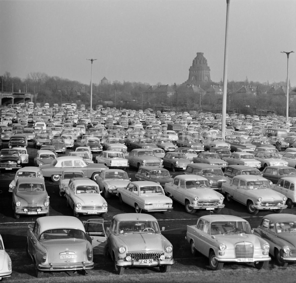 GDR image archive: Leipzig - Cars parked in a parking lot during the spring fair in Leipzig, Saxony in the territory of the former GDR, German Democratic Republic