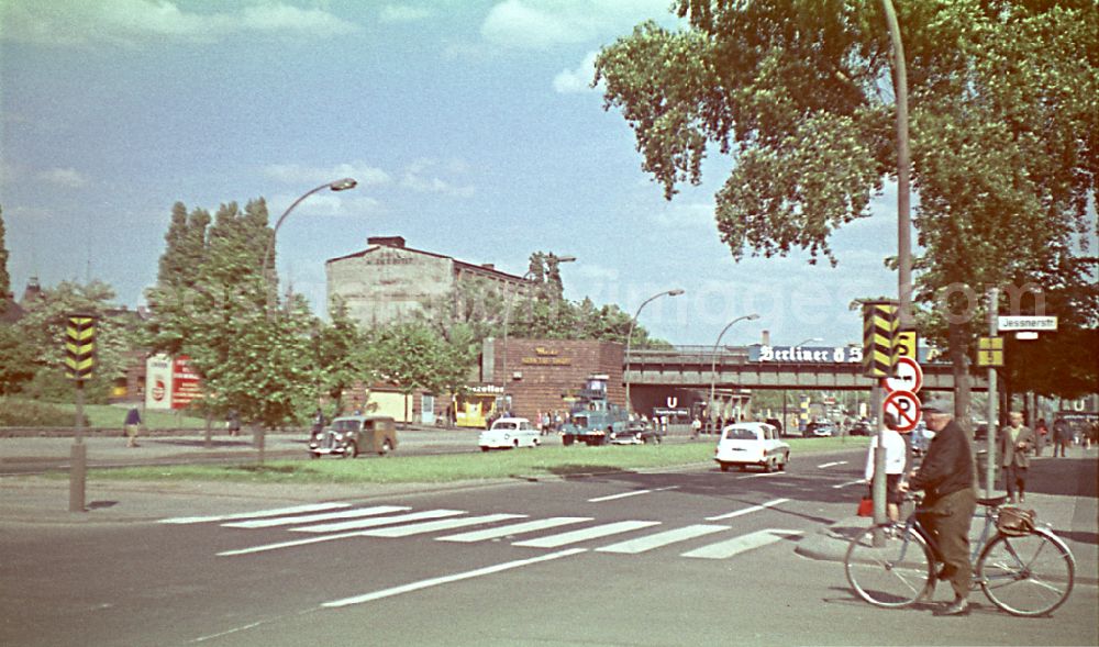 Berlin: Pedestrians and passers-by in traffic at a pedestrian crossing marked with zebra crossings at Frankfurter Allee corner Jessnerstrasse in the district of Friedrichshain in Berlin East Berlin in the territory of the former GDR, German Democratic Republic