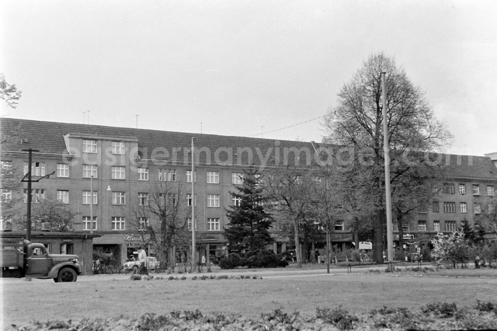 Berlin: Pedestrians and passers-by in traffic on street Breite Strasse in the district Pankow in Berlin Eastberlin on the territory of the former GDR, German Democratic Republic