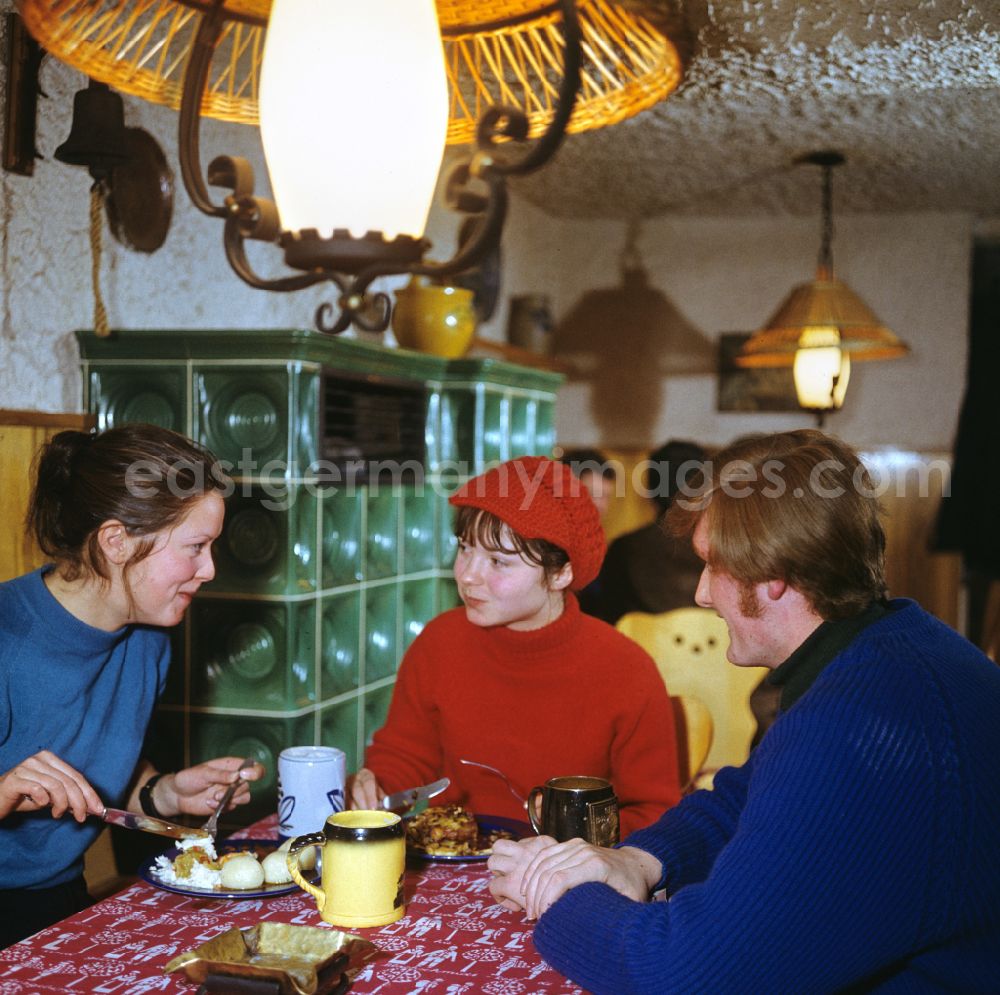 GDR picture archive: Steinbach-Hallenberg - Guests having lunch in a Thuringian specialty restaurant in Steinbach-Hallenberg, Thuringia in the territory of the former GDR, German Democratic Republic