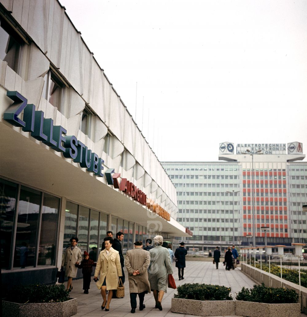 GDR image archive: Berlin - Restaurant and tavern Zillestube on place Alexanderplatz in the district Mitte in Berlin Eastberlin on the territory of the former GDR, German Democratic Republic