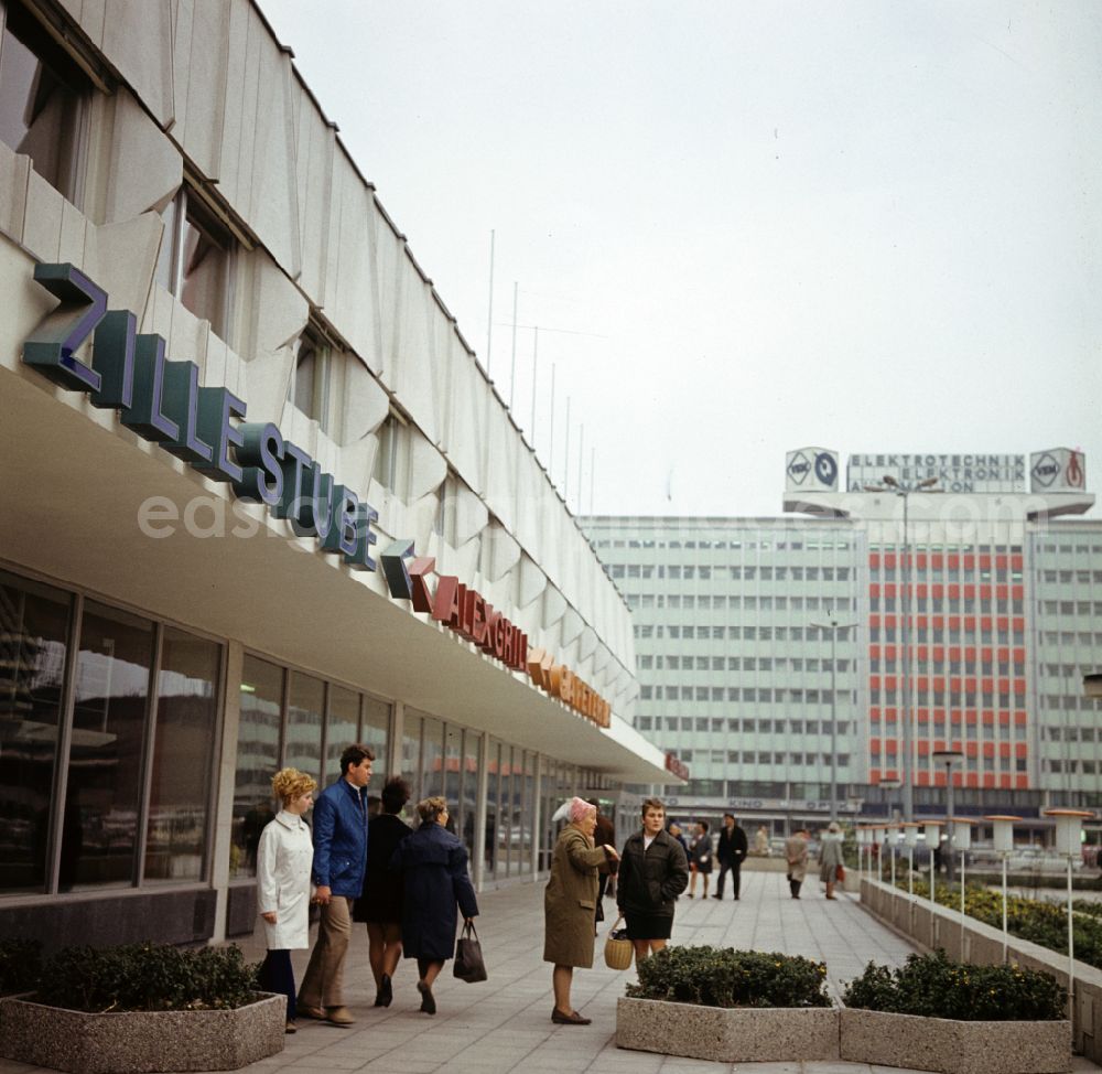 Berlin: Restaurant and tavern Zillestube on place Alexanderplatz in the district Mitte in Berlin Eastberlin on the territory of the former GDR, German Democratic Republic