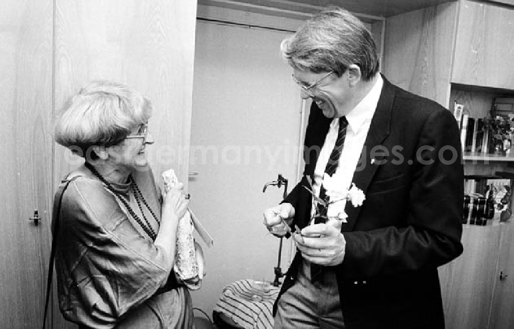 GDR image archive: Berlin - 26.09.1986 50. Geburtstag Dieter Brückner (Stellvertreter des Neuen Deutschland) Umschlagnr.: 1