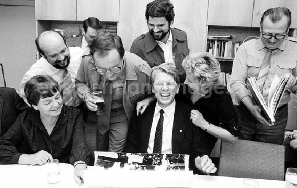 GDR photo archive: Berlin - 26.09.1986 50. Geburtstag Dieter Brückner (Stellvertreter des Neuen Deutschland) Umschlagnr.: 1