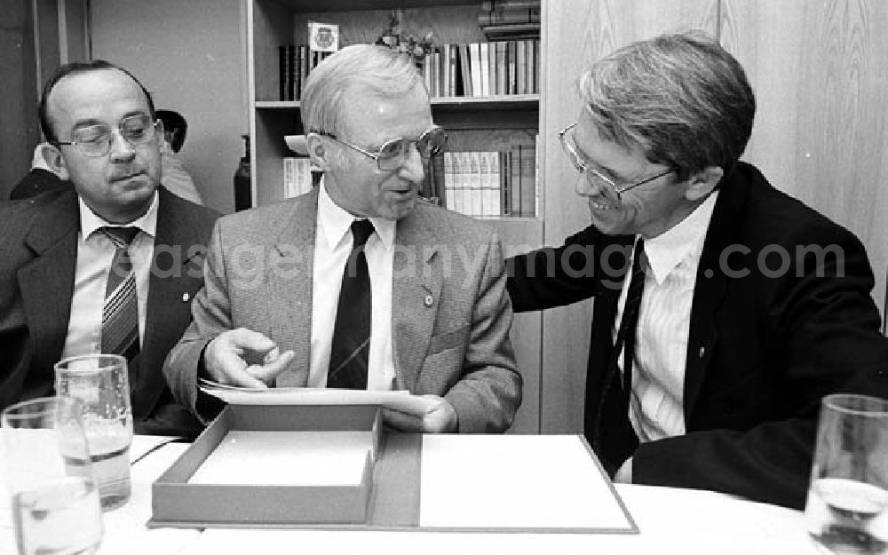 GDR picture archive: Berlin - 26.09.1986 50. Geburtstag Dieter Brückner (Stellvertreter des Neuen Deutschland) Umschlagnr.: 1