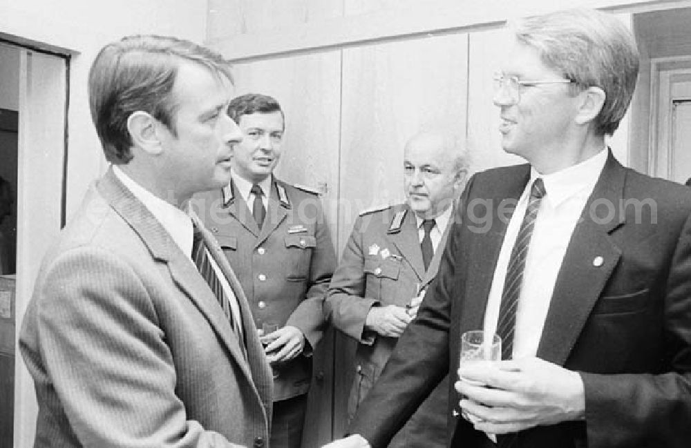 GDR image archive: Berlin - 26.09.1986 50. Geburtstag Dieter Brückner (Stellvertreter des Neuen Deutschland) Umschlagnr.: 1