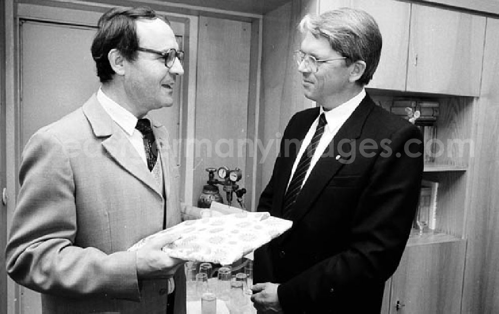 GDR picture archive: Berlin - 26.09.1986 50. Geburtstag Dieter Brückner (Stellvertreter des Neuen Deutschland) Umschlagnr.: 1