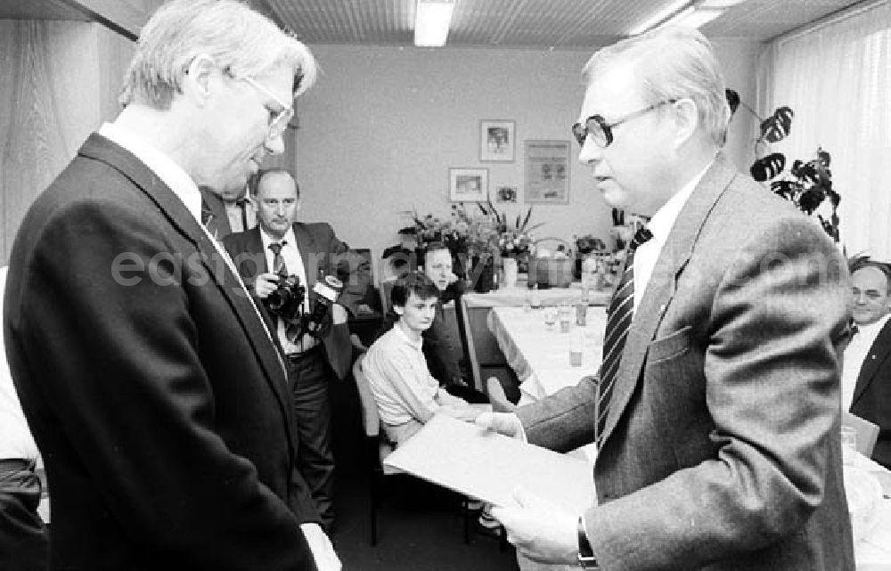 GDR picture archive: Berlin - 26.09.1986 50. Geburtstag Dieter Brückner (Stellvertreter des Neuen Deutschland) Umschlagnr.: 1