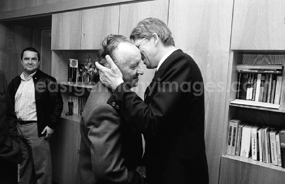 GDR image archive: Berlin - 26.09.1986 50. Geburtstag Dieter Brückner (Stellvertreter des Neuen Deutschland) Umschlagnr.: 1