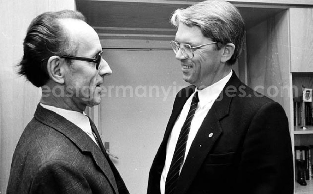 GDR picture archive: Berlin - 26.09.1986 50. Geburtstag Dieter Brückner (Stellvertreter des Neuen Deutschland) Umschlagnr.: 1