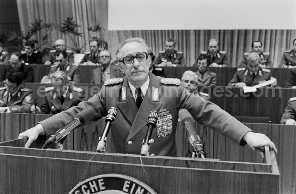 GDR image archive: Dresden - Colonel General Heinz Kessler (Chief of the Main Staff of the NVA) speaks at the lectern in front of soldiers, non-commissioned officers, officers and generals as members of the NVA National People's Army at the delegates' conference in the Kulturpalast in the Altstadt district of Dresden, Saxony in the territory of the former GDR, German Democratic Republic