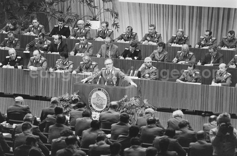 Dresden: Colonel General Heinz Kessler (Chief of the Main Staff of the NVA) speaks at the lectern in front of soldiers, non-commissioned officers, officers and generals as members of the NVA National People's Army at the delegates' conference in the Kulturpalast in the Altstadt district of Dresden, Saxony in the territory of the former GDR, German Democratic Republic