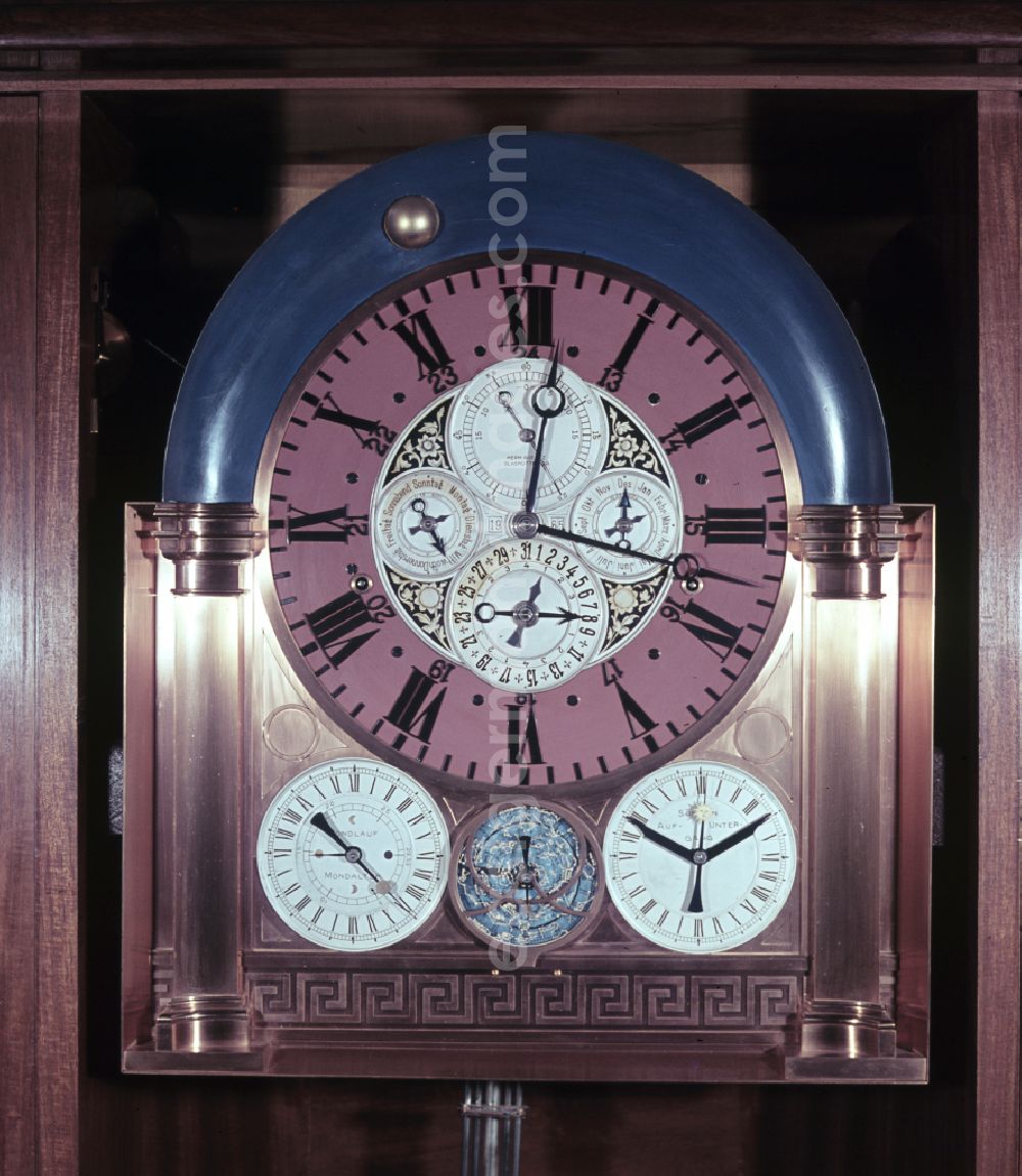 GDR image archive: Glashütte - Glashuette art clock by Hermann Goertz from the VEB Glashuetter Uhrenbetriebe on Schillerstrasse in Glashuette, Saxony in the territory of the former GDR, German Democratic Republic