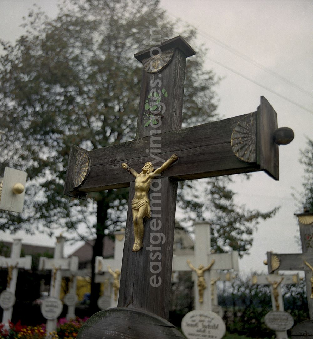 GDR picture archive: Ralbitz-Rosenthal - Cultural-historical grave cross and gravestone ensemble in the Sorbian cemetery on the main street in Ralbitz-Rosenthal, Saxony in the territory of the former GDR, German Democratic Republic