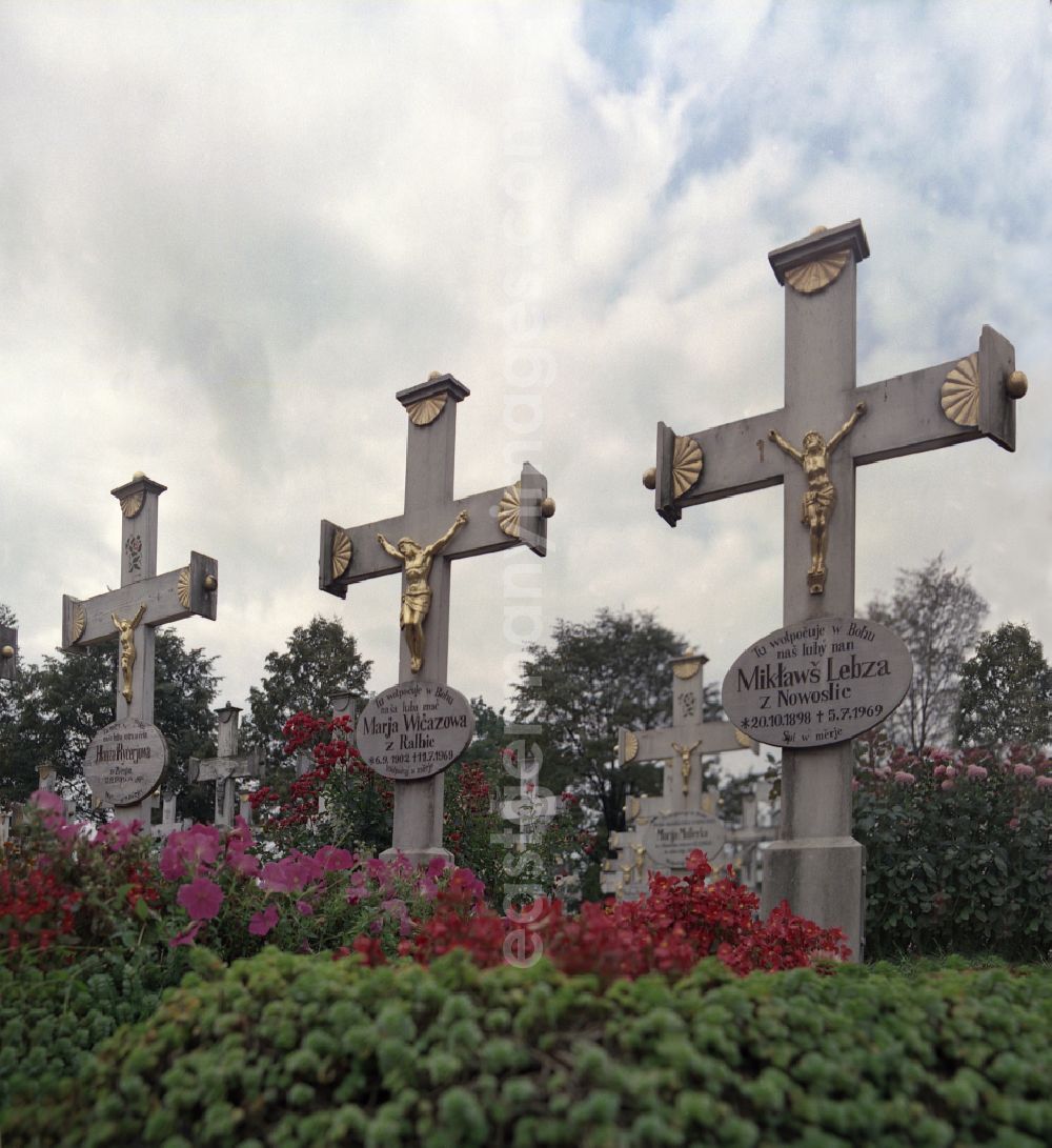 GDR photo archive: Ralbitz-Rosenthal - Cultural-historical grave cross and gravestone ensemble in the Sorbian cemetery on the main street in Ralbitz-Rosenthal, Saxony in the territory of the former GDR, German Democratic Republic