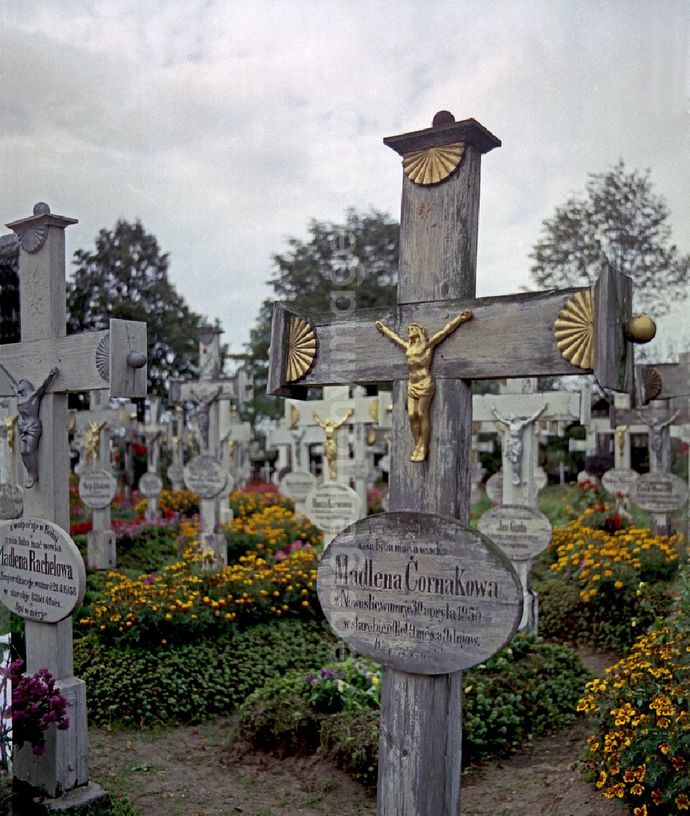 GDR photo archive: Ralbitz-Rosenthal - Cultural-historical grave cross and gravestone ensemble in the Sorbian cemetery on the main street in Ralbitz-Rosenthal, Saxony in the territory of the former GDR, German Democratic Republic