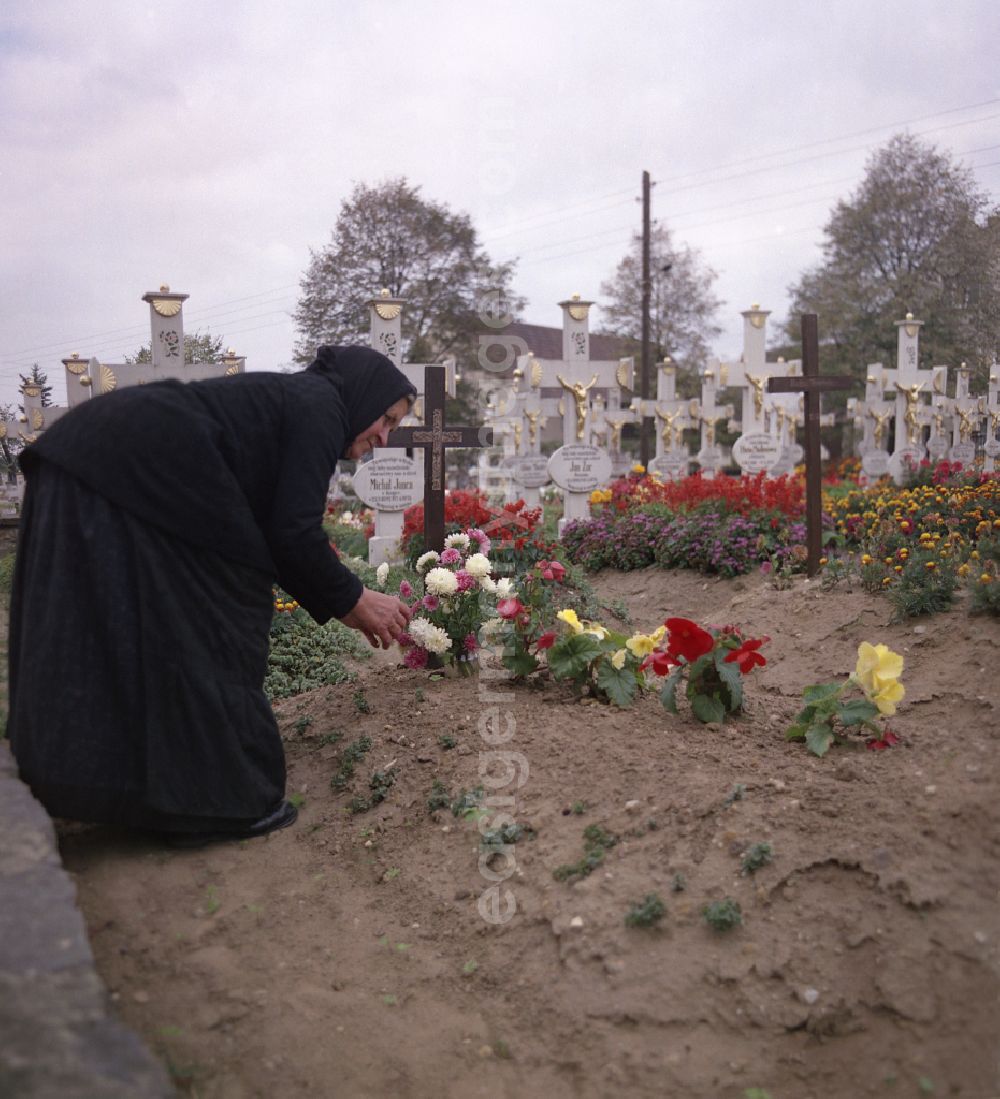 GDR picture archive: Ralbitz-Rosenthal - Cultural-historical grave cross and gravestone ensemble in the Sorbian cemetery on the main street in Ralbitz-Rosenthal, Saxony in the territory of the former GDR, German Democratic Republic