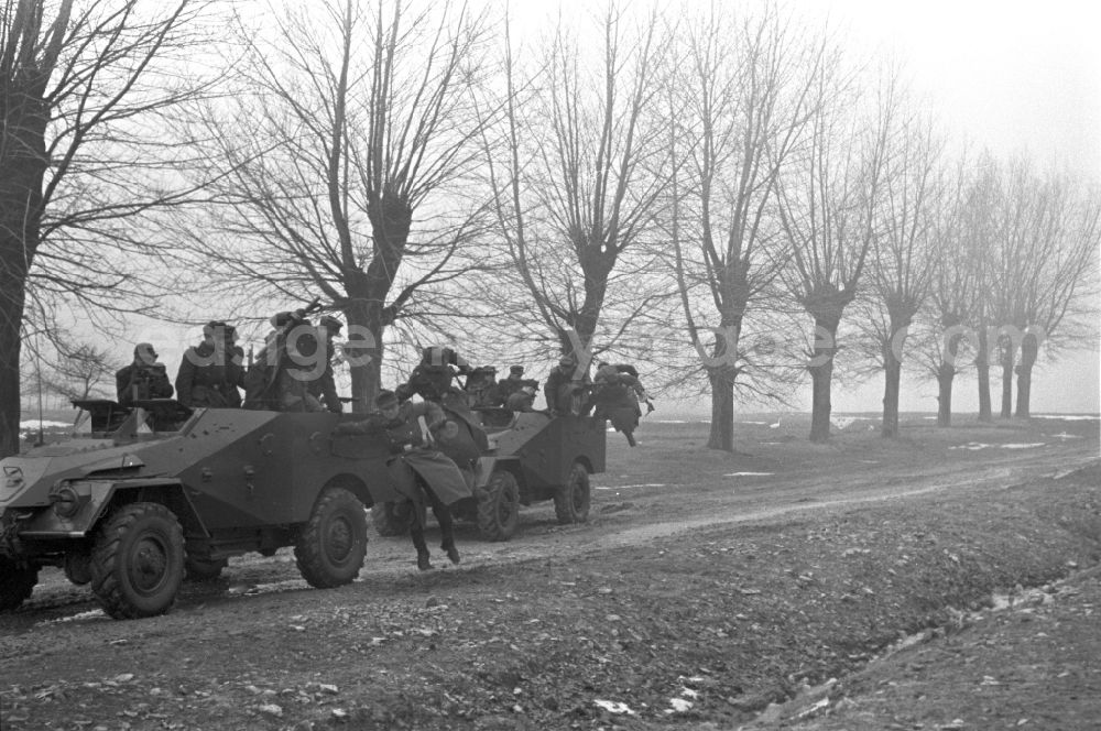 GDR photo archive: Hötensleben - Border police of the GDR during an exercise near Hoetensleben, Saxony-Anhalt in the territory of the former GDR, German Democratic Republic