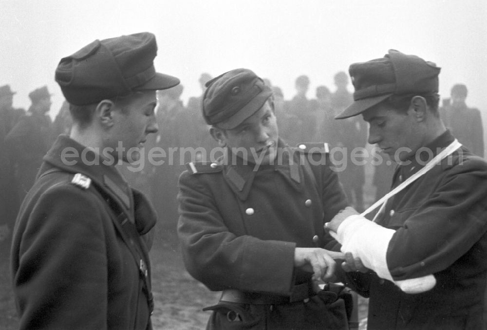 GDR image archive: Hötensleben - Border police of the GDR during an exercise near Hoetensleben, Saxony-Anhalt in the territory of the former GDR, German Democratic Republic