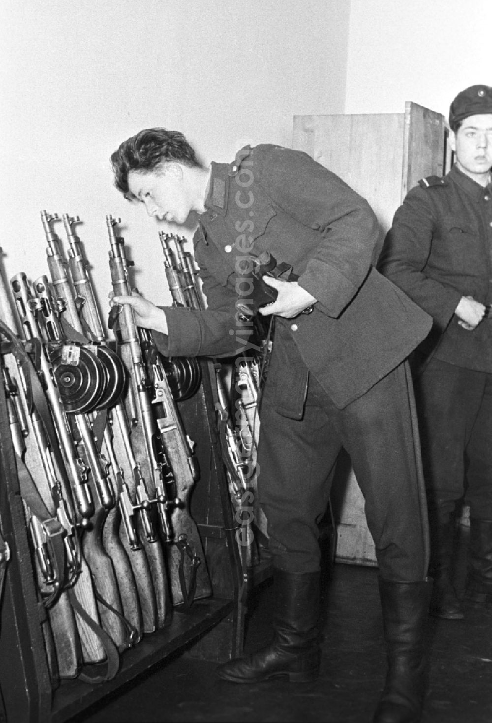 GDR image archive: Hötensleben - Border police of the GDR arming themselves with assault rifles from an armory during an exercise near Hoetensleben, Saxony-Anhalt in the territory of the former GDR, German Democratic Republic