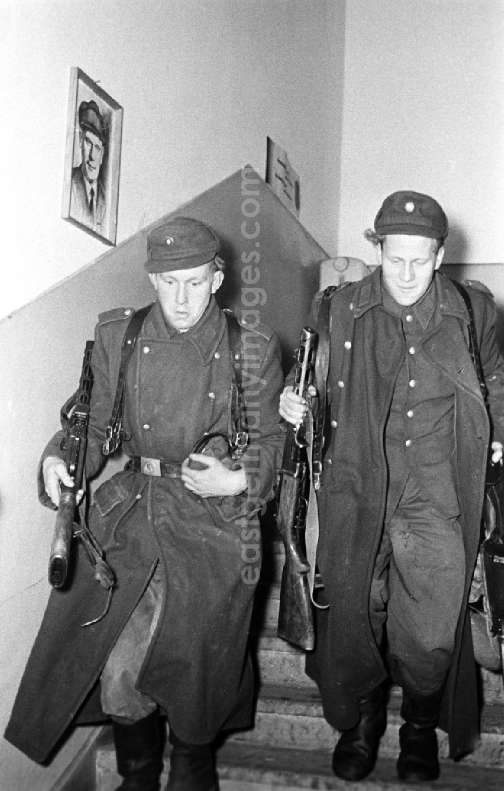 GDR photo archive: Hötensleben - Border police of the GDR arming themselves with assault rifles from an armory during an exercise near Hoetensleben, Saxony-Anhalt in the territory of the former GDR, German Democratic Republic