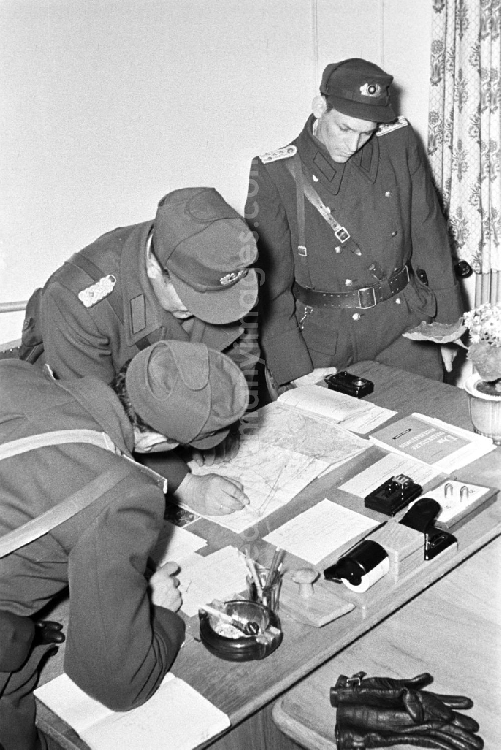 GDR image archive: Hötensleben - Border police of the GDR during an exercise near Hoetensleben, Saxony-Anhalt in the territory of the former GDR, German Democratic Republic