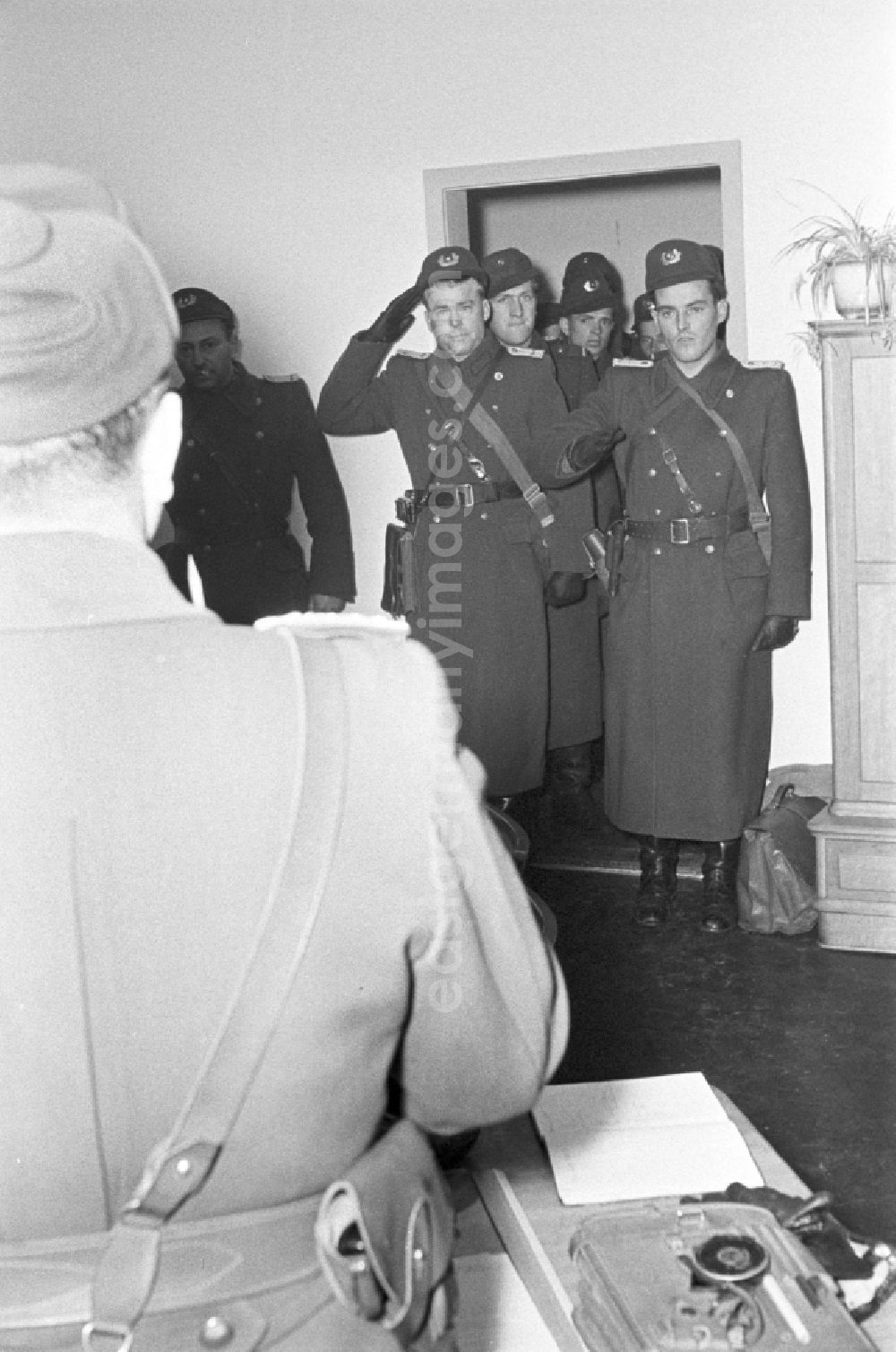 GDR photo archive: Hötensleben - Border police of the GDR during an exercise near Hoetensleben, Saxony-Anhalt in the territory of the former GDR, German Democratic Republic