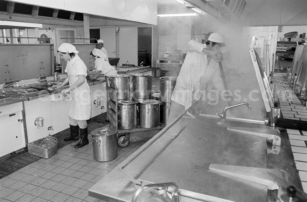 GDR photo archive: Berlin - Kitchen equipment for a commercial large kitchen on street Sewanstrasse in the district Lichtenberg in Berlin Eastberlin on the territory of the former GDR, German Democratic Republic