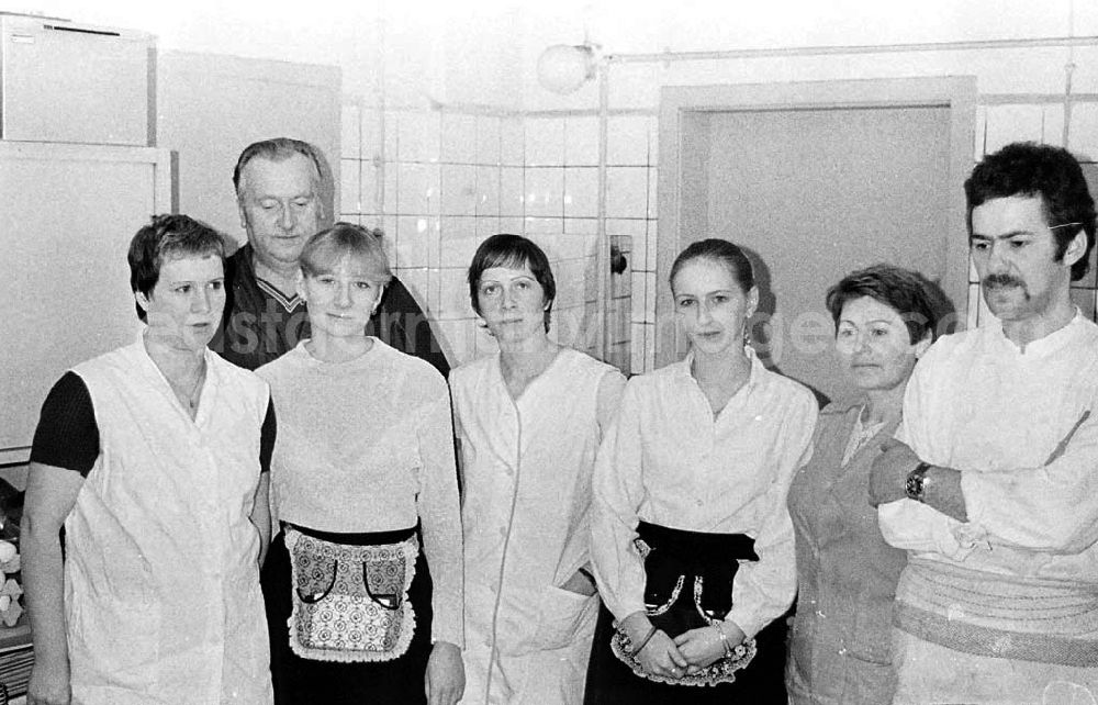 GDR picture archive: - 1985 Gruppenfoto des Küchenpersonals