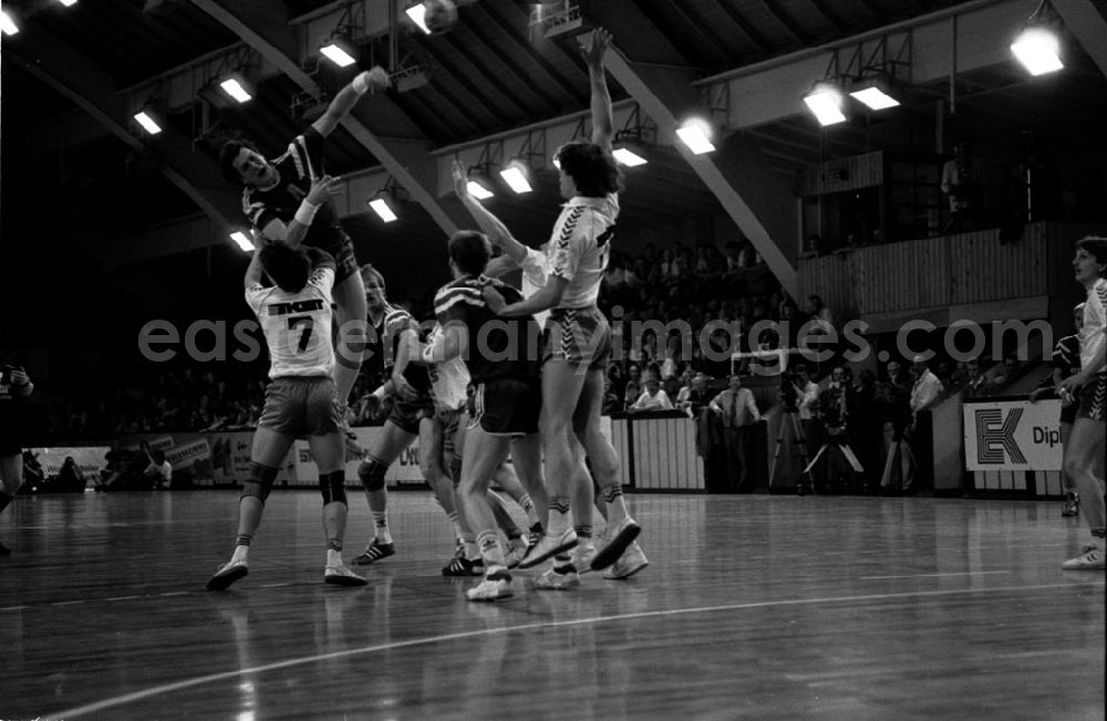 GDR image archive: - Handball: Magdeburg - Gummersbach Umschlagnummer: 7527