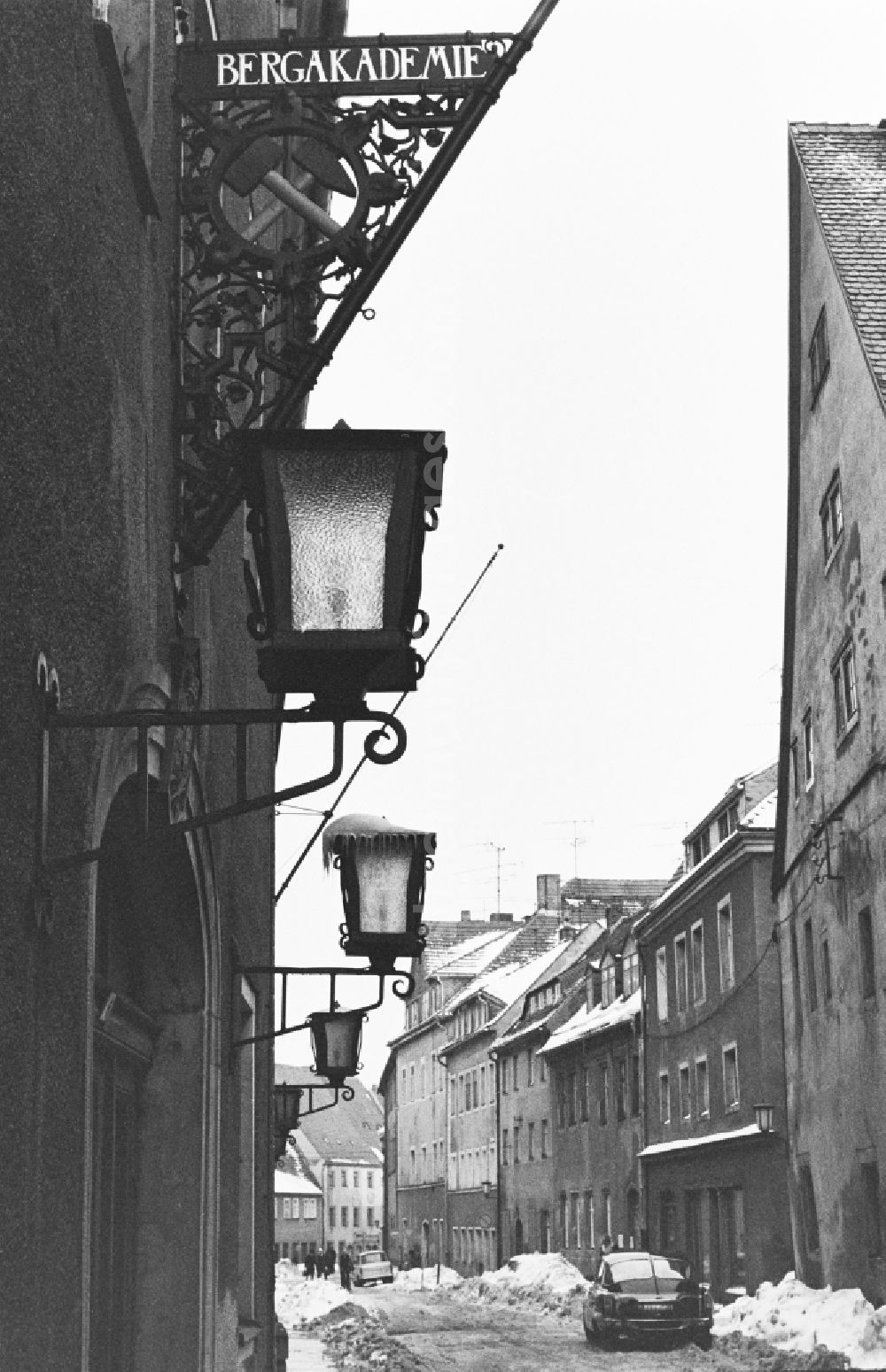 GDR photo archive: Freiberg - Craft guild signs and symbols on historic building facades in the city center in the Altstadt district of Freiberg, Saxony in the territory of the former GDR, German Democratic Republic